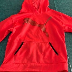 A Girls Puma overhead hooded: 7/8